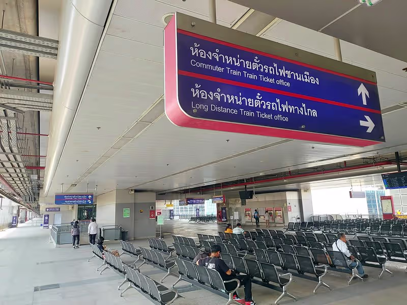 Signage directing from Bang Sue Grand Station to the MRT connection